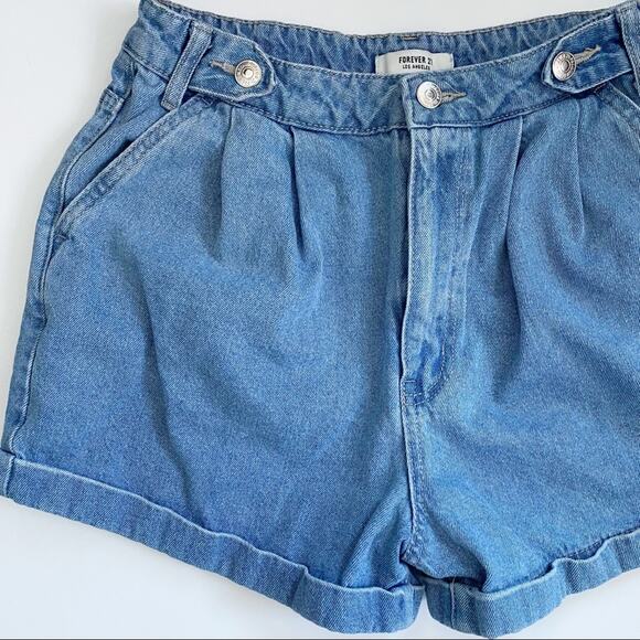 Forever 21 Pleated Denim Cuffed Hem Shorts Size 27 - Picture 4 of 6